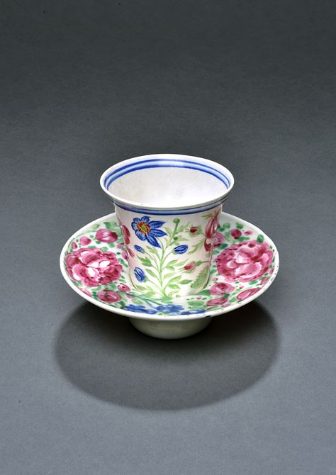 Trembleuse with enamel decoration of a rose, a wild hyacinthus and other flowers.