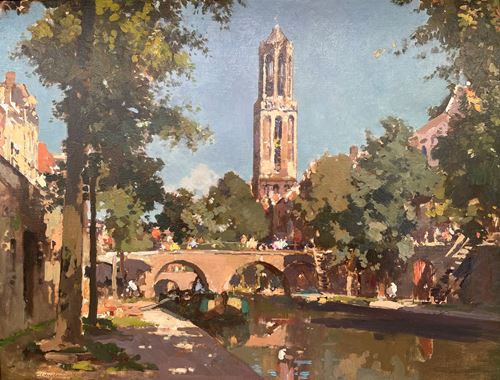 Zomers gezicht op de Domtoren te Utrecht vanaf de Oude Gracht