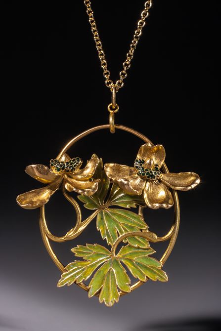 An Art Nouveau wood anemone pendant/brooch by René Lalique