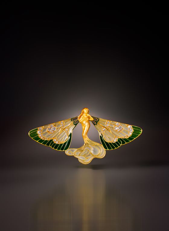 An important  Art Nouveau nymph pendant/brooch by René Lalique